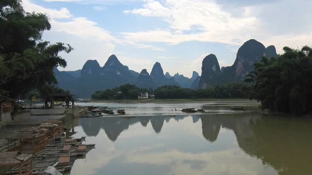 在漓江的山；桂林；中國(guó)；全景