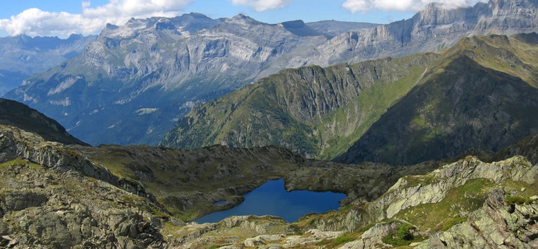 小的湖和山；Aiguillette des Houches；Brevent；法國；阿爾卑斯山；全景