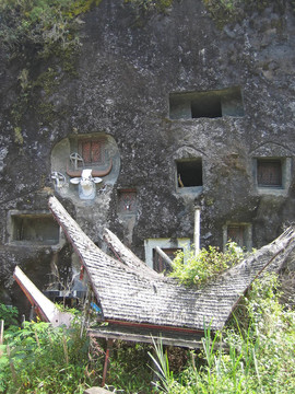 Toraja墓地的情況與傳統(tǒng)住宅；冉特泡；蘇拉威西島；印度尼西亞