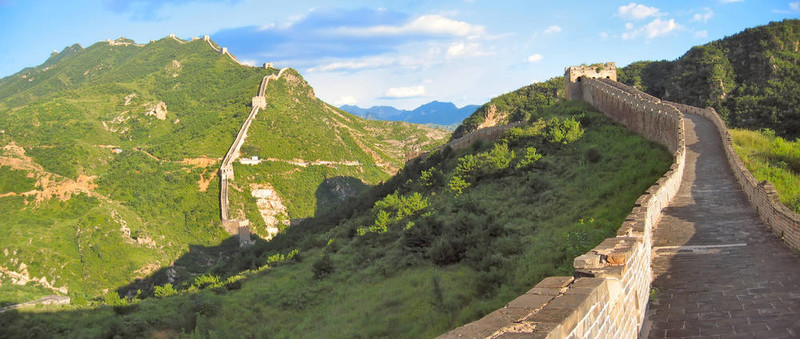 走在長城的中國；中國；全景