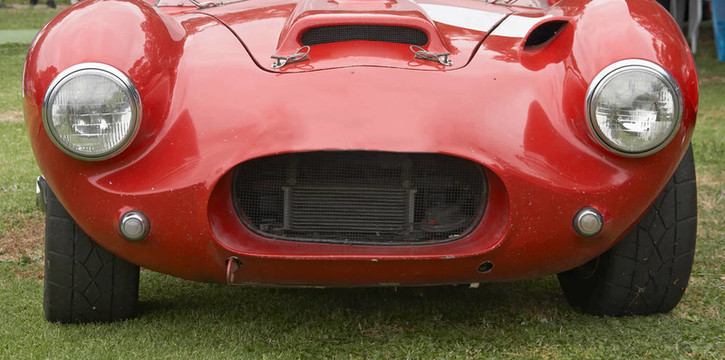 紅色運(yùn)動(dòng)車