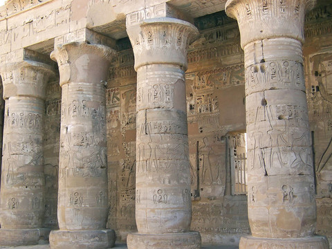 在拉美西斯三寺culumns象形文字；Medinet Habou；Louxor；埃及