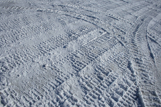 車(chē)輛軌道穿越雪地地形