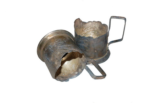 兩個(gè)玻璃燭臺(tái)
