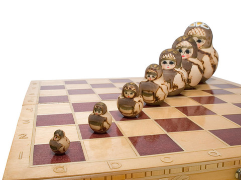 團(tuán)隊(duì)命令行嵌套娃娃棋盤(pán)上的俄羅斯藝術(shù)