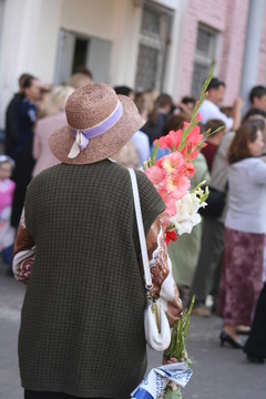 在灑紅節(jié)的祖母