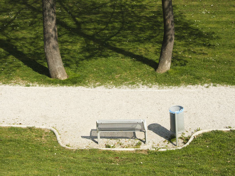 公園的長椅上