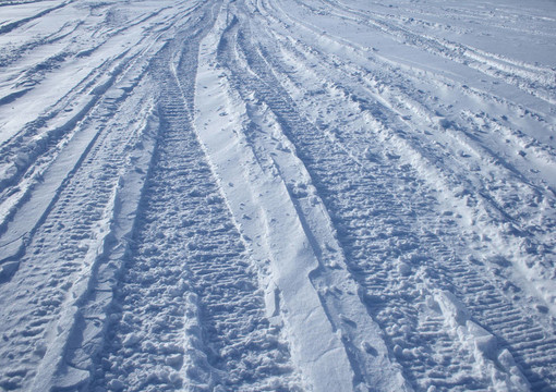 雪地車跡