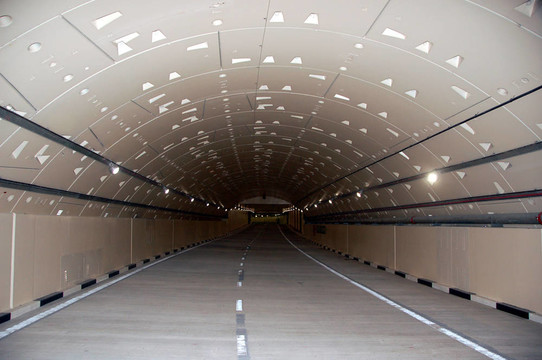 新的公路隧道