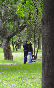 公園里的戀人