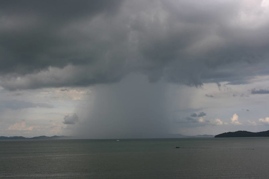 在海上的傾盆大雨