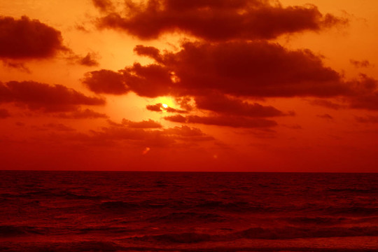 火紅的夕陽
