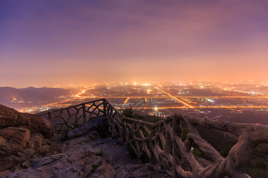 西山遠(yuǎn)眺北京城西城區(qū)夜景