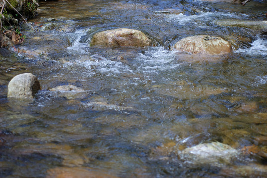 小溪流水