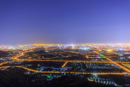 西山遠(yuǎn)眺北京城西城區(qū)夜景