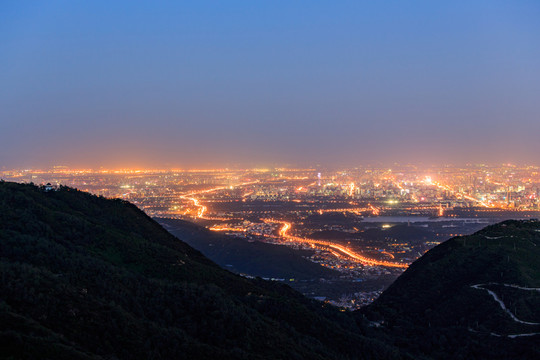 西山遠(yuǎn)眺北京城西城區(qū)夜景