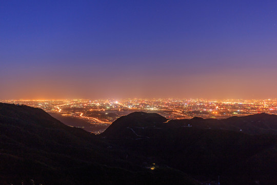 西山遠(yuǎn)眺北京城西城區(qū)夜景