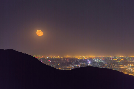 西山遠(yuǎn)眺北京城西城區(qū)夜景