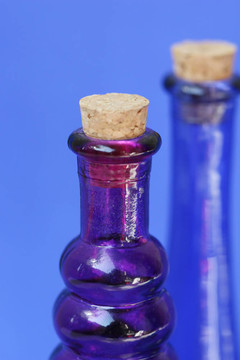紫色的玻璃瓶