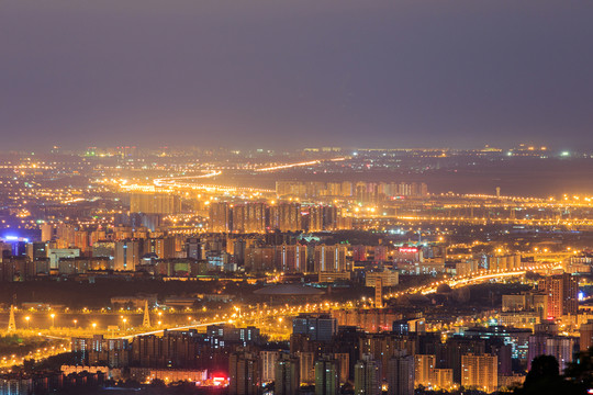 西山遠(yuǎn)眺北京城西城區(qū)夜景