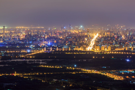 西山遠(yuǎn)眺北京城西城區(qū)夜景