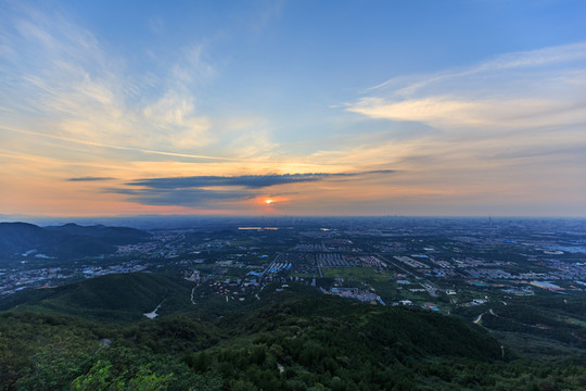 西山遠(yuǎn)眺北京城西城區(qū)朝霞