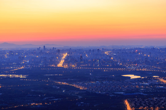 西山遠(yuǎn)眺北京城西城區(qū)夜景