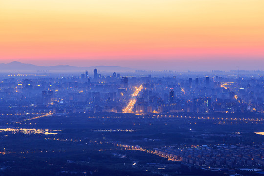 西山遠(yuǎn)眺北京城西城區(qū)夜景