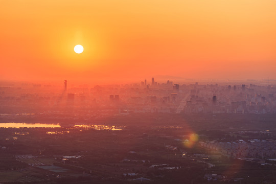 西山遠(yuǎn)眺北京城西城區(qū)日出