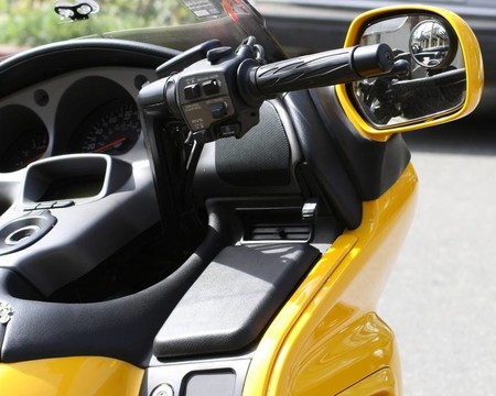 黃色的摩托車