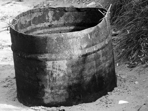 老Rusty Bin