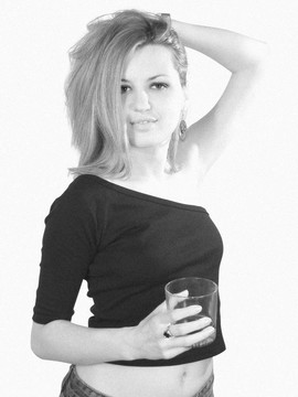 紅外的漂亮女孩