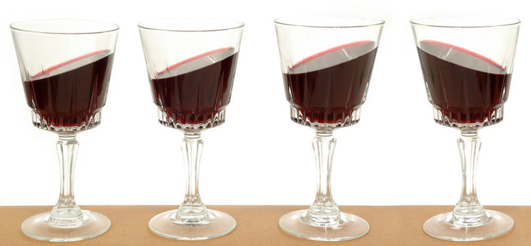線路上的酒杯