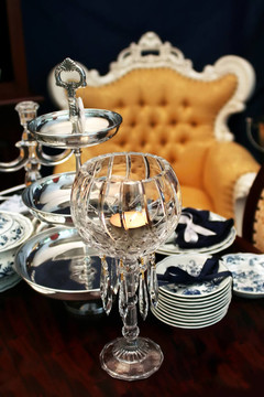 還是生活在室內(nèi)