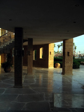 陰影和亮點(diǎn)在建設(shè)時(shí)間日落