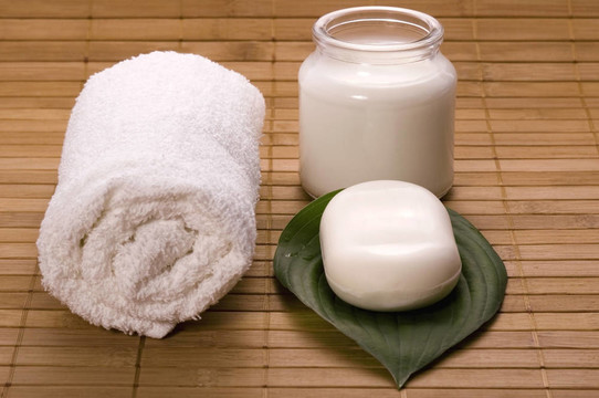 牛奶浴。白色的SPA
