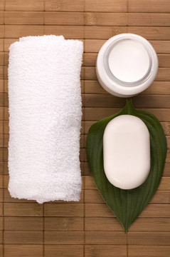 牛奶浴。白色的SPA