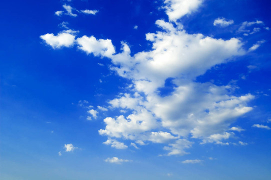 天空。