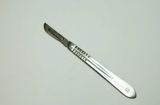 手術(shù)刀