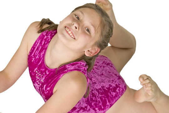 10歲的女孩在體操姿勢