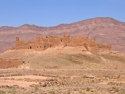 在山后面的沙漠古堡；Zagora；德拉谷；摩洛哥