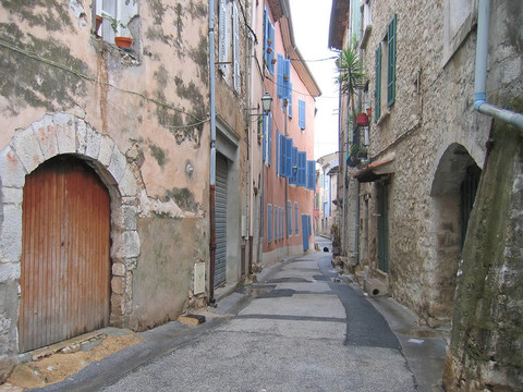 普羅旺斯街的老房子；Saint Maximin la Sainte Baume；藍色海岸；法國南部