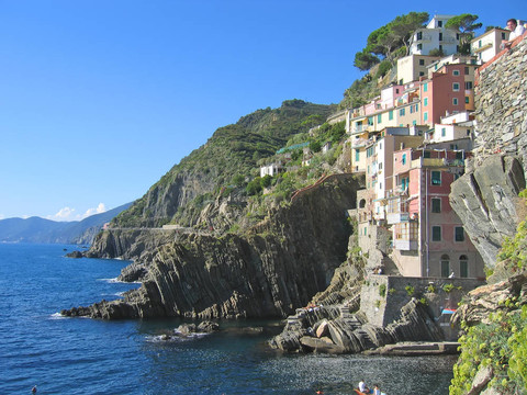 里奧馬哲雷村在石崖頂；五漁村；Italia