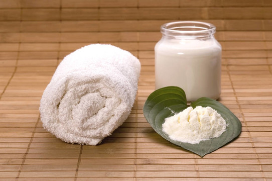 牛奶浴。白色的SPA