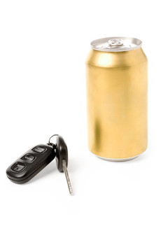 啤酒和汽車鑰匙