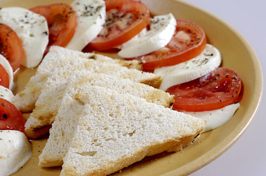 Mozarella；西紅柿和T