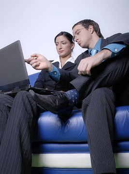 年輕的企業(yè)家夫婦