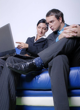 年輕的企業(yè)家夫婦