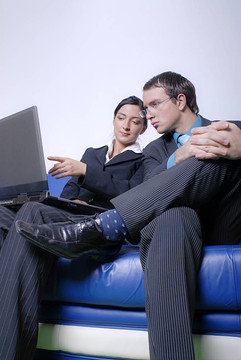 年輕的企業(yè)家夫婦