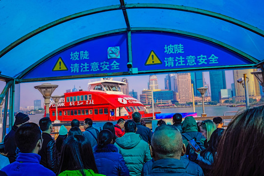 黃浦江擺渡船 外灘輪渡碼頭